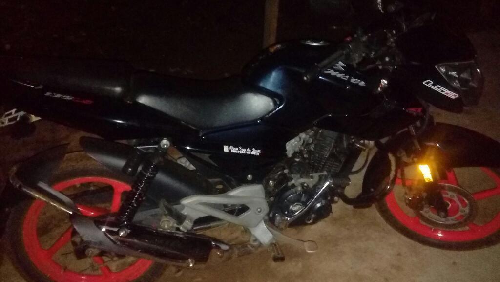 Vendo Rouser 135 Modelo 2015