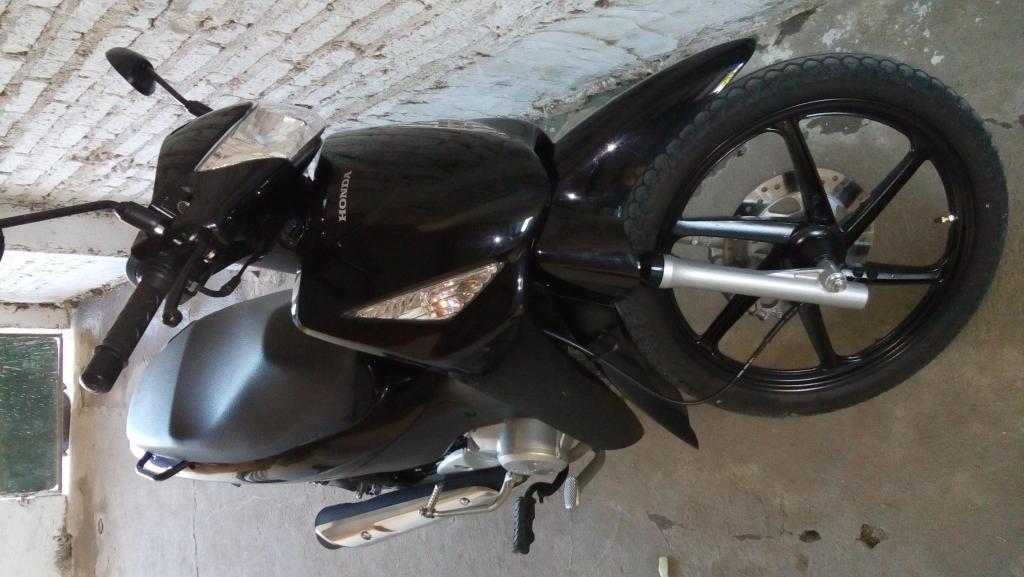 Vendo Honda Biz 125, modelo 16 o Permuto por FZ