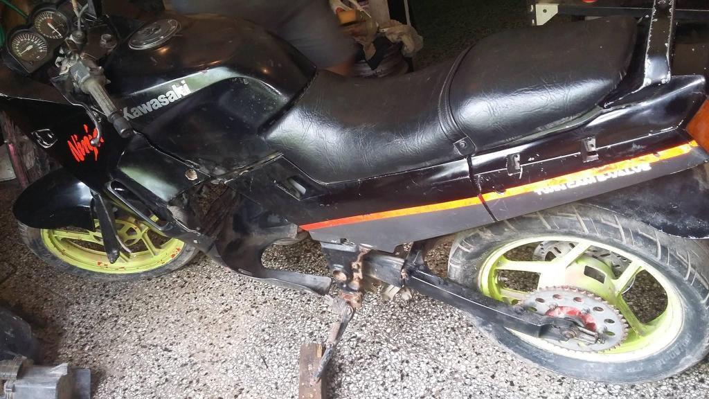 vendo liquido Kawasaki Ninja 1992 PARA AREGLAR $12000