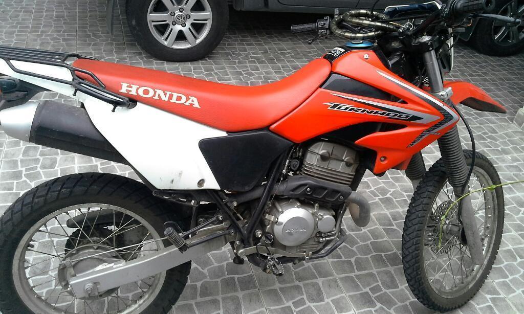 Vendo Honda Tornado 2015 10000 Km