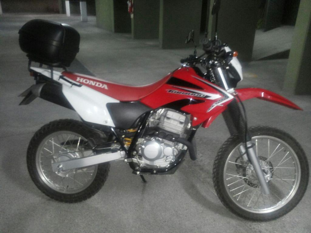 vendo moto honda XR con poco kilometraje en muy buen estado