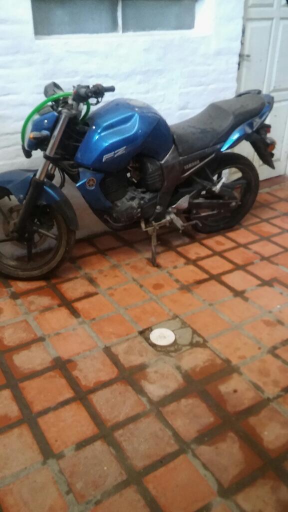 Vendo Moto Semi Nueva Yamaha