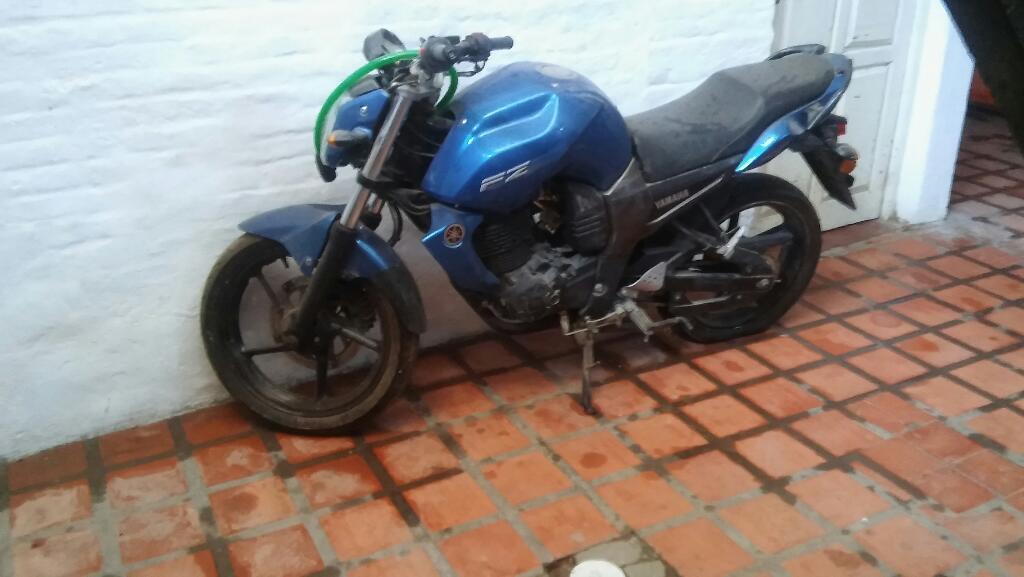 Vendo Moto Semi Nueva Yamaha