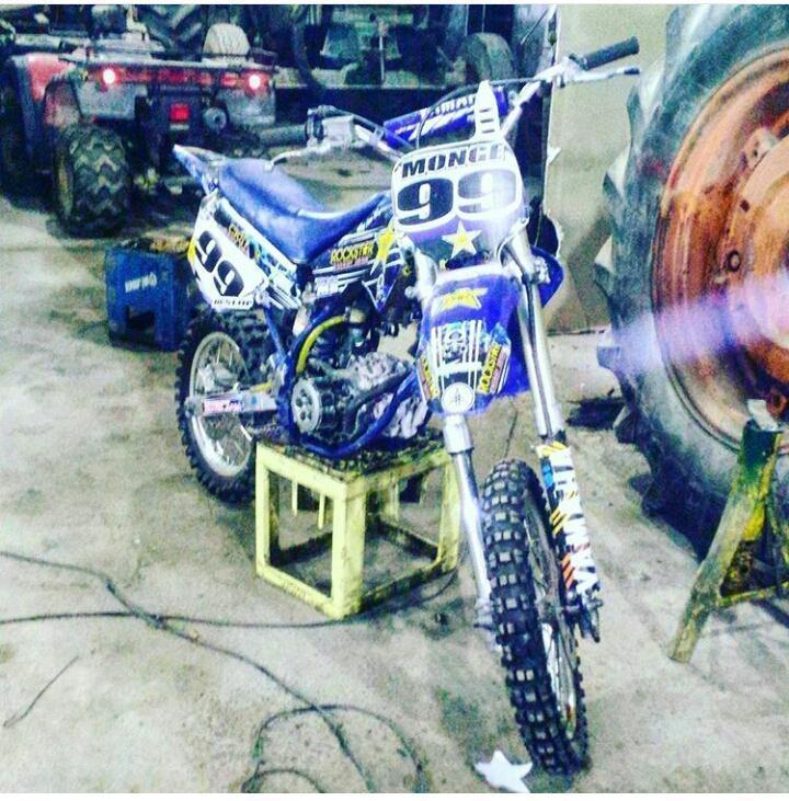 Yamaha YZ 80 mod.95. solo llamadas, mensajes. O whatsapp al 2920290941