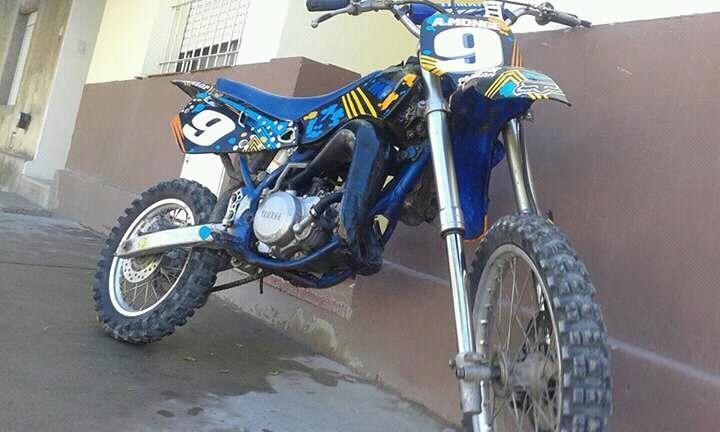 Yamaha YZ 80 mod.95. solo llamadas, mensajes. O whatsapp al 2920290941