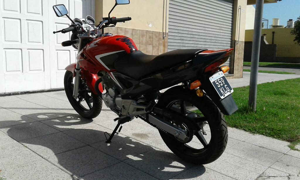 Honda Twister Modelo 2014 1300km