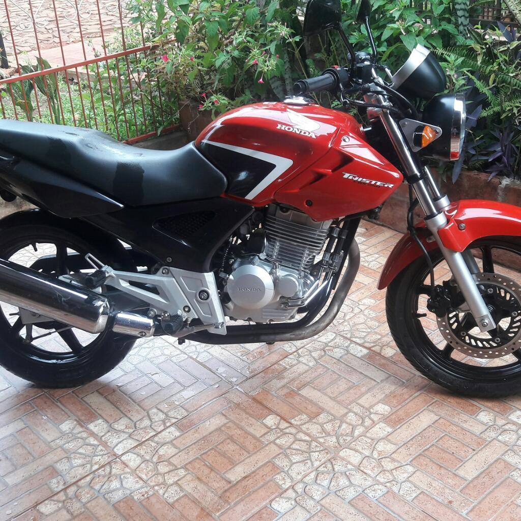 Vendo Honda Twister 2014