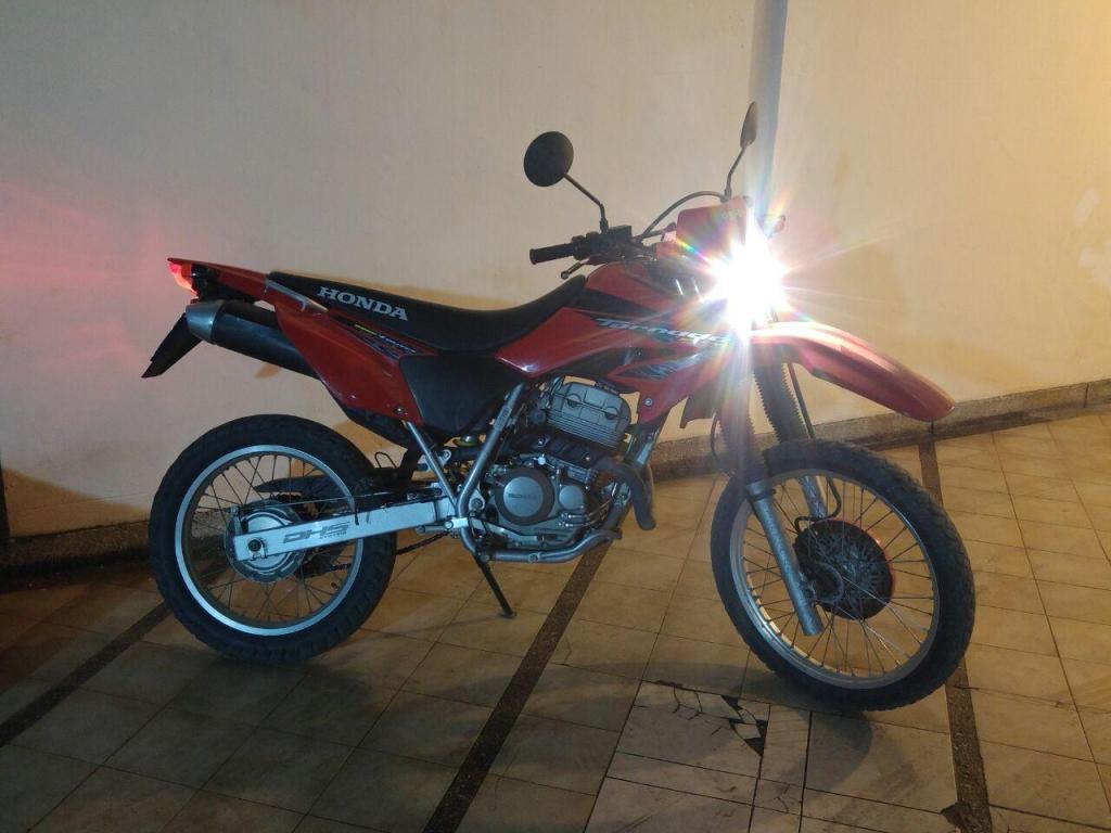 VENDO O PERMUTO TORNADO 2010