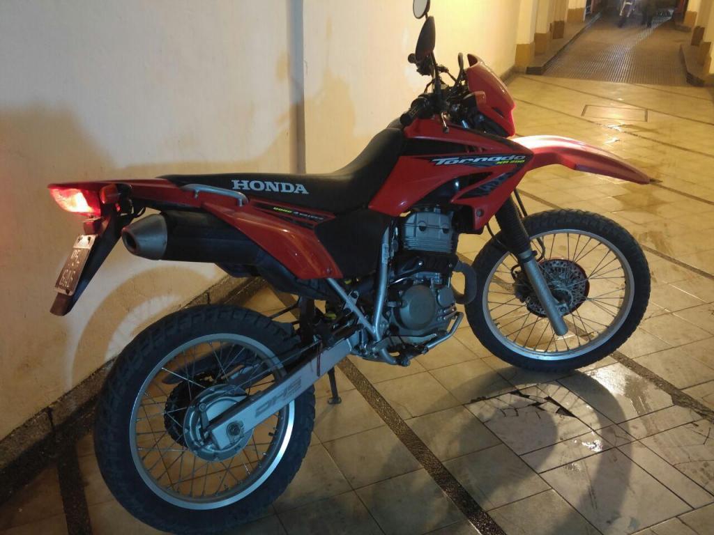 VENDO O PERMUTO TORNADO 2010