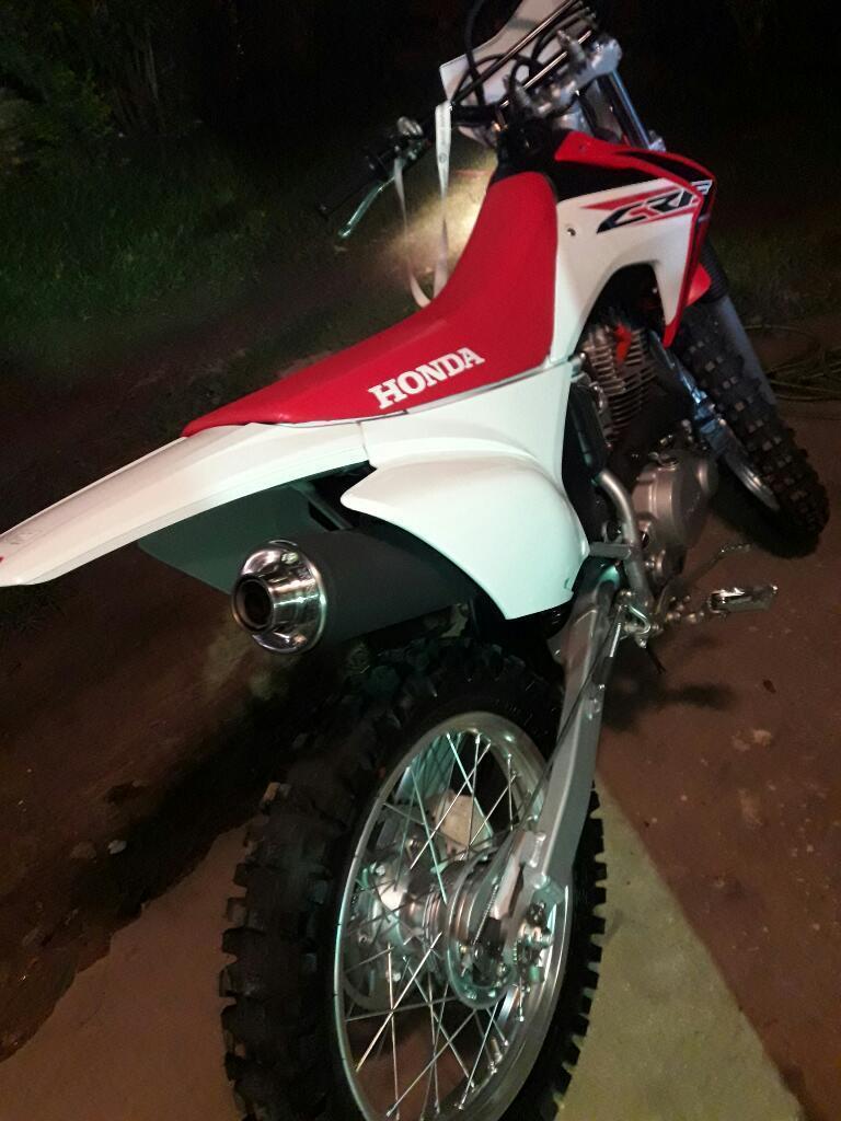 Vendo Crf 230 Un Mes de Uso Modelo 2017