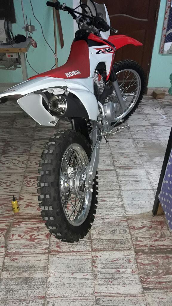 Vendo Crf 230 Un Mes de Uso Modelo 2017