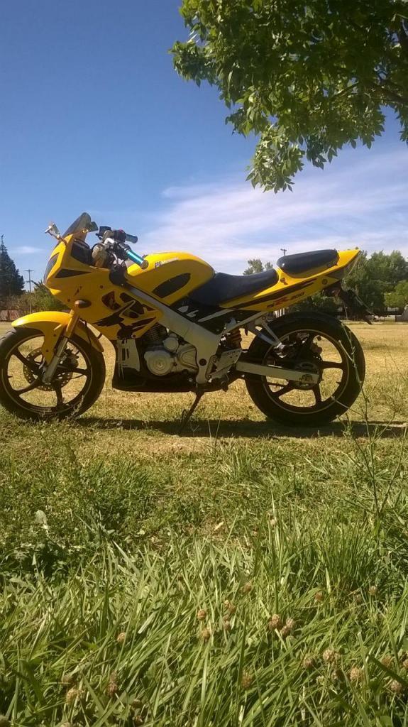 Vendo moto Motomel 200 SR