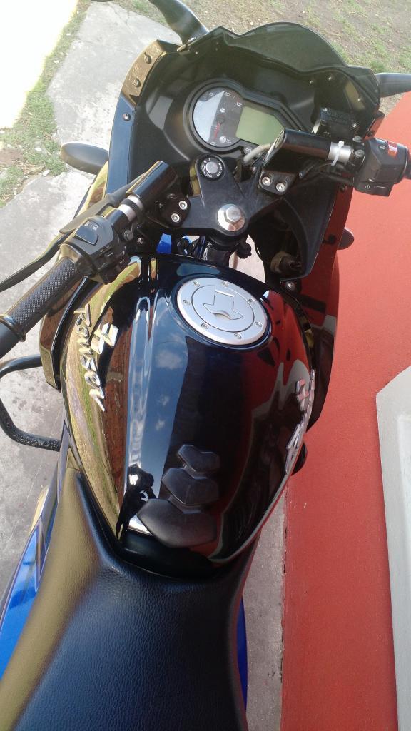 Bajaj Rouser 220f modelo 2015 10000km Alarma de presencia PST