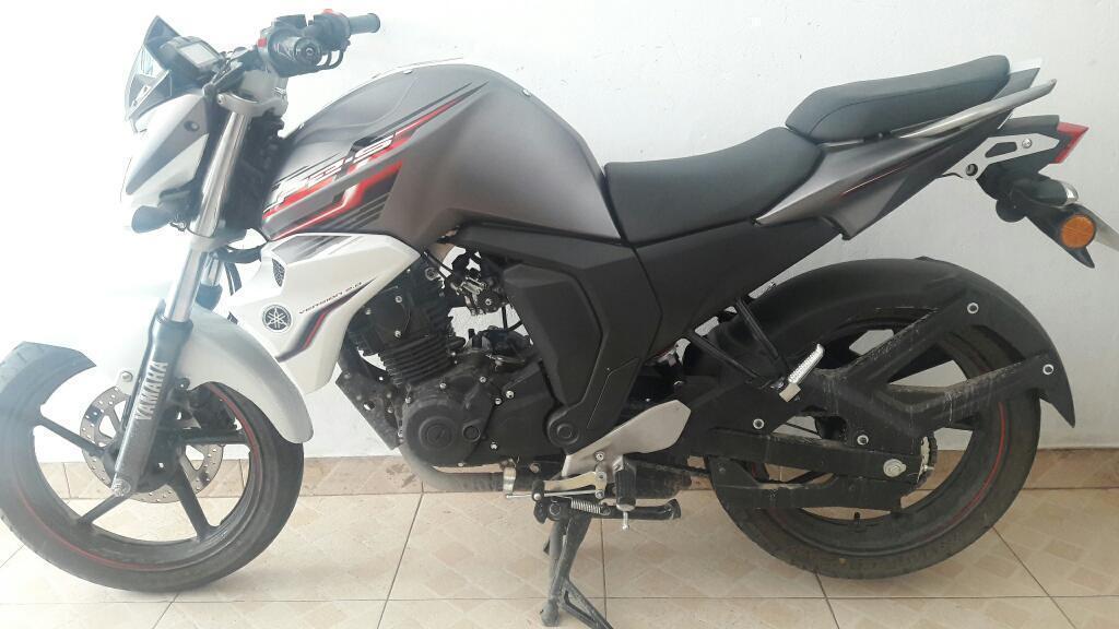 Vendo yamaha FZS FI,mod. 2017 con 700km