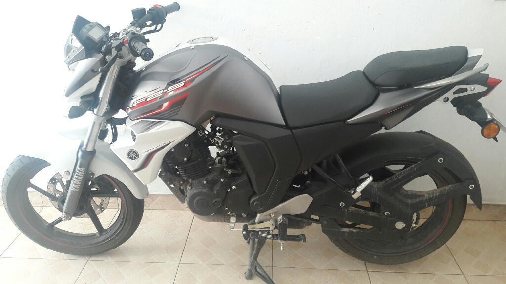 Vendo yamaha FZS FI,mod. 2017 con 700km