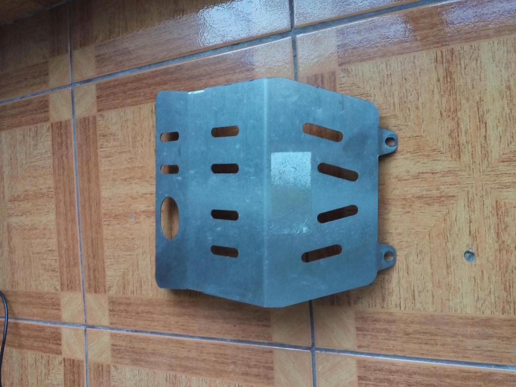 Cubrecarter Honda Tornado 250 de aluminio