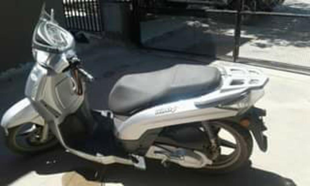 Kymco People 200 Scooter
