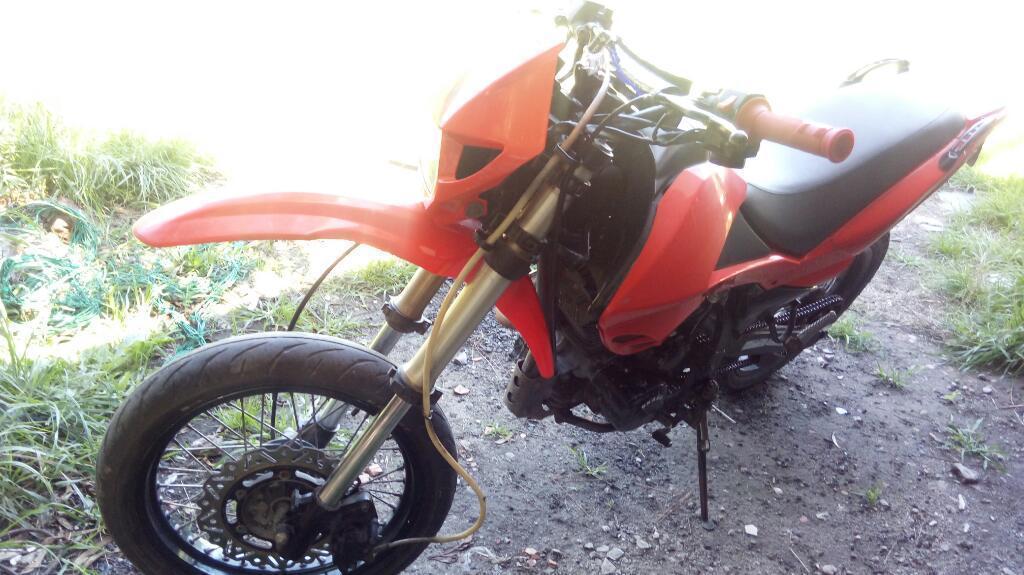 Vendo Moto Brava 200 Tomo Celular