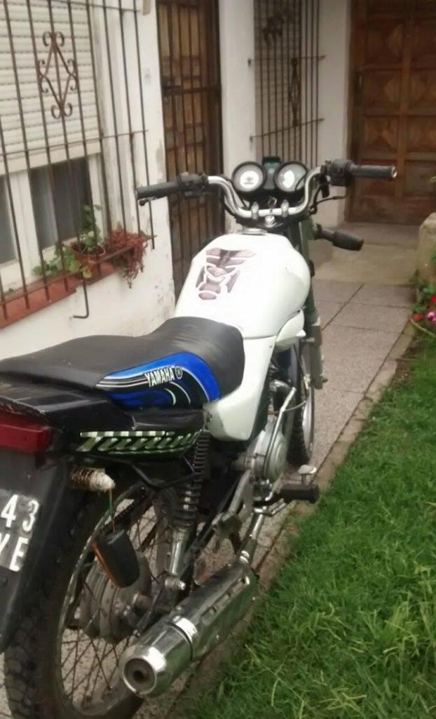 vendo moto muy buena!!!