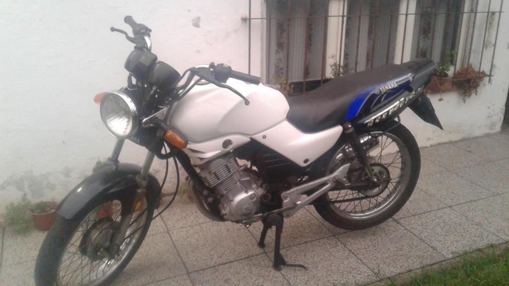 vendo moto muy buena!!!