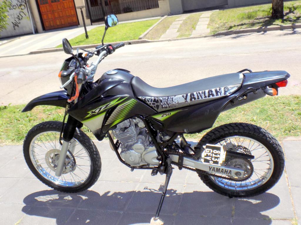 vendo o permuto ......yamaha XTZ 250