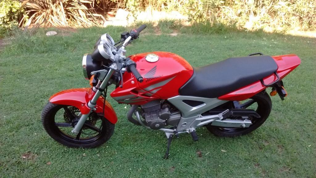 Vendo/permuto Honda twister 2013