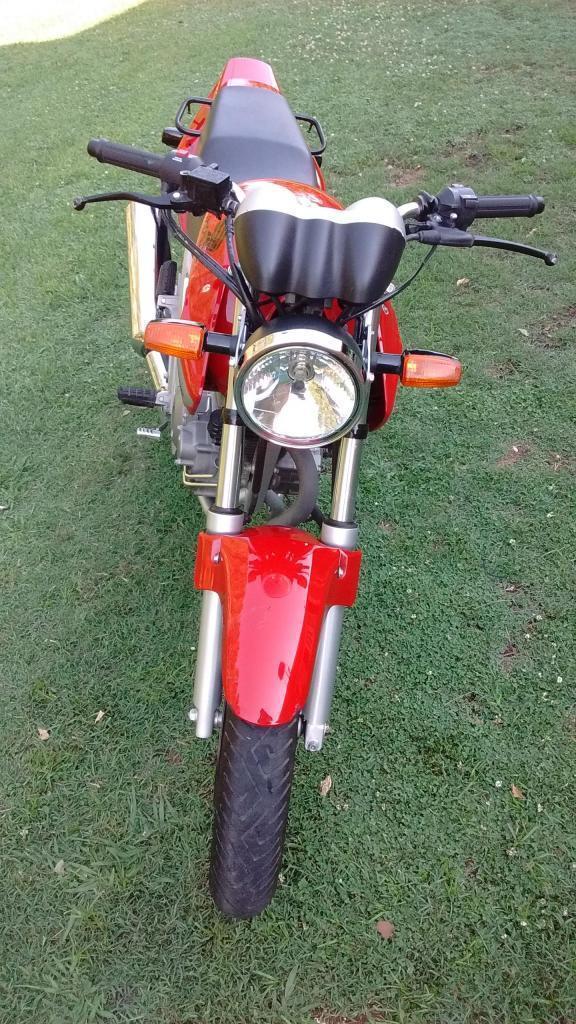 Vendo/permuto Honda twister 2013