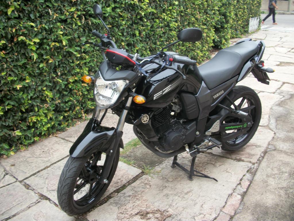 VENDO YAMAHA FZ 2013 EXCELENTE ESTADO $ 40.000