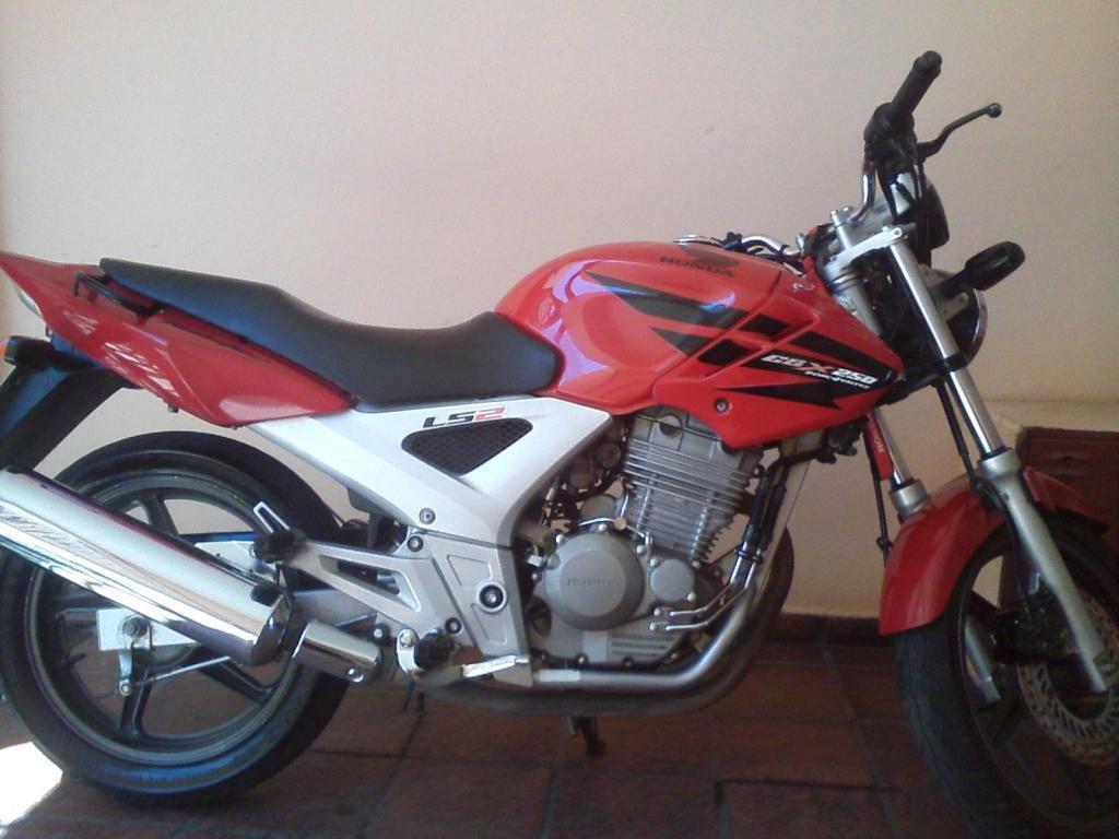 HONDA TWISTER 250cc. 09. Excelente estado