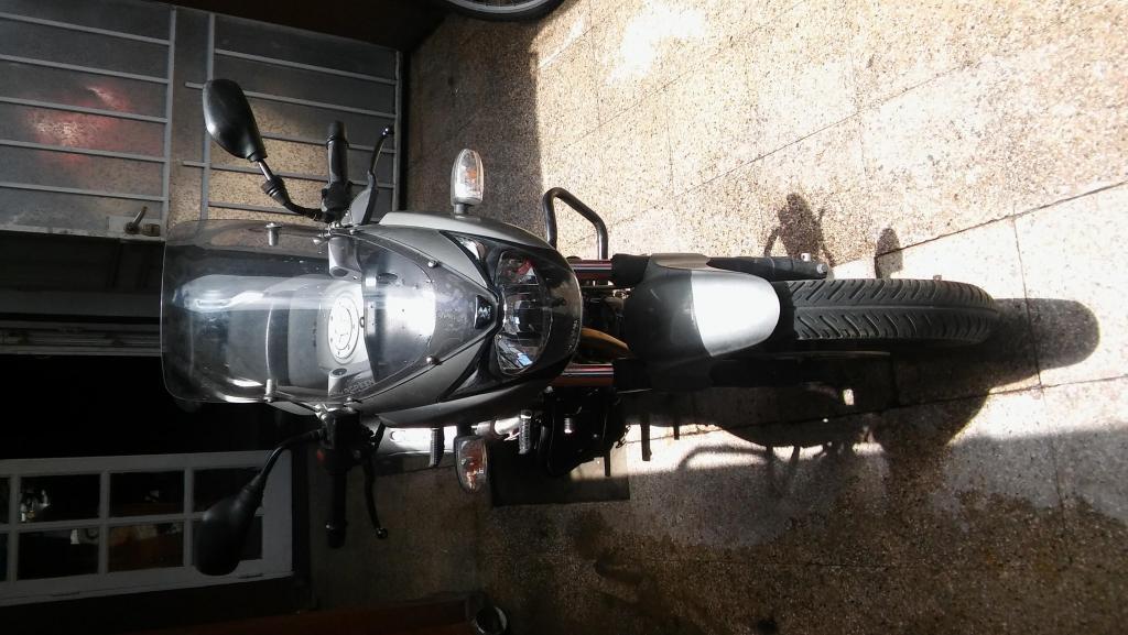 Bajaj Rouser 220 cc N Mod. 2011 13.000 Km