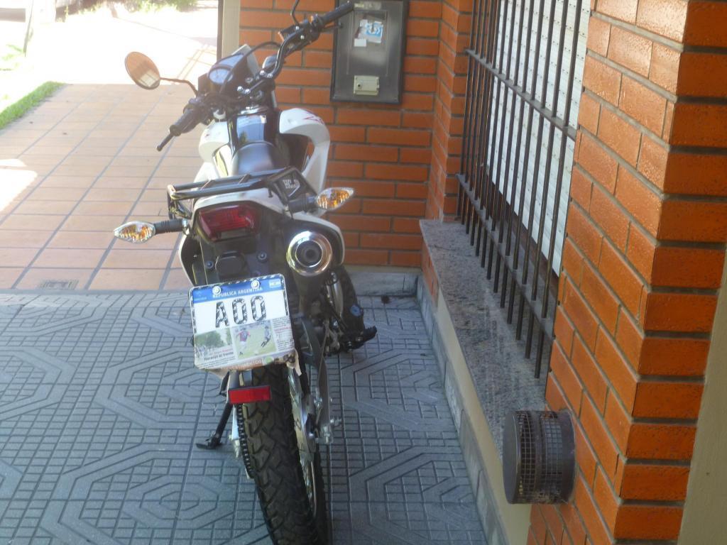 HONDA XR 150L 2016 6 MESES DE USO 1500 KM NUEVA