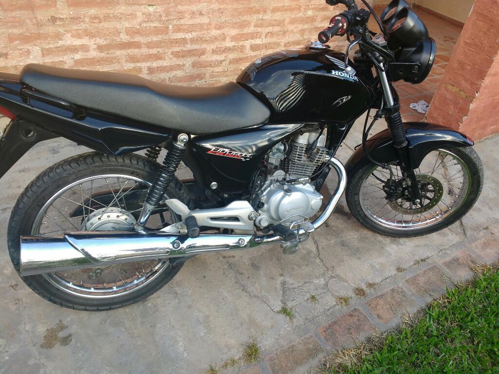 Vendo O Permuto Hermosa Titan 2014