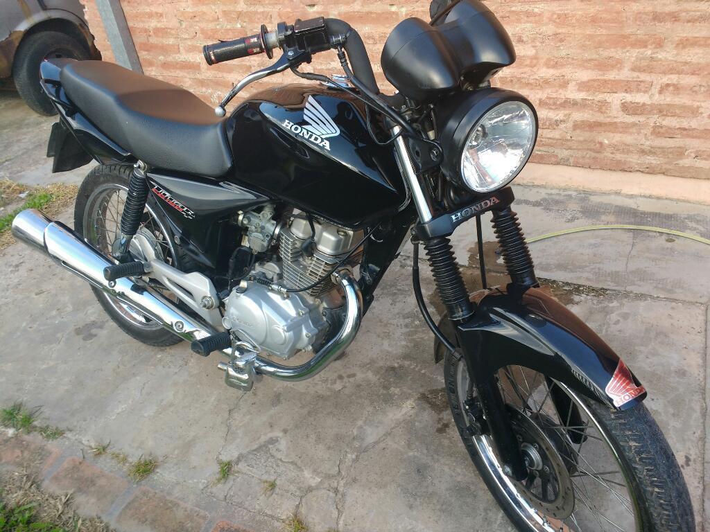 Vendo O Permuto Hermosa Titan 2014