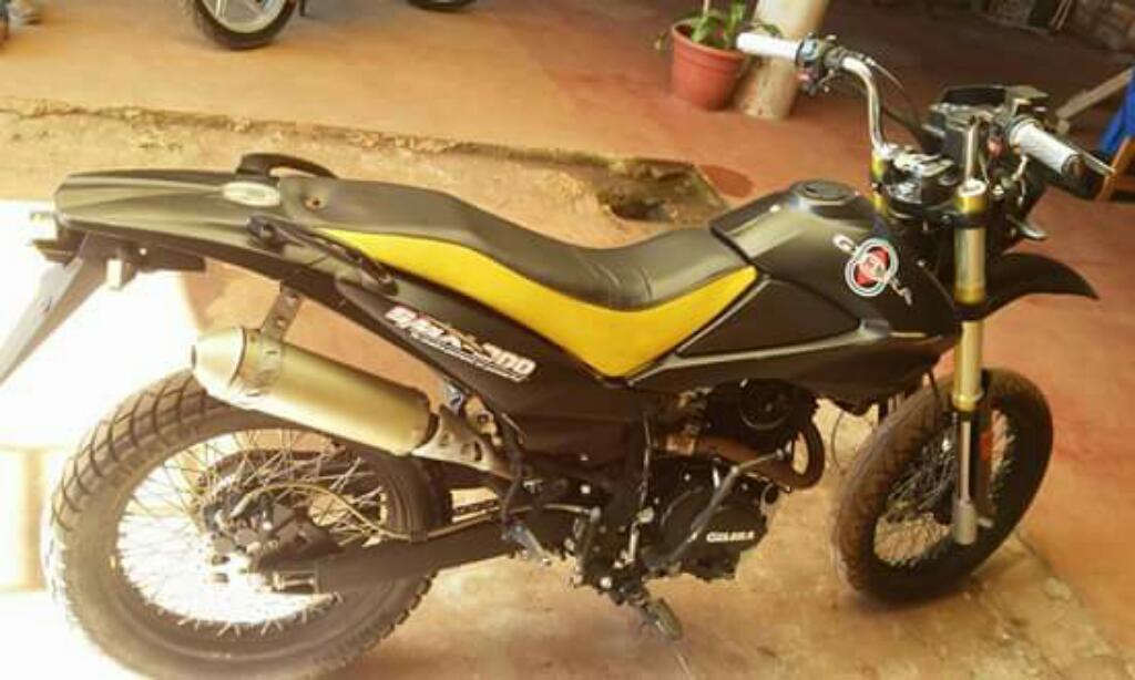 Vendo Gilera Motard 200cc. Mod 2012