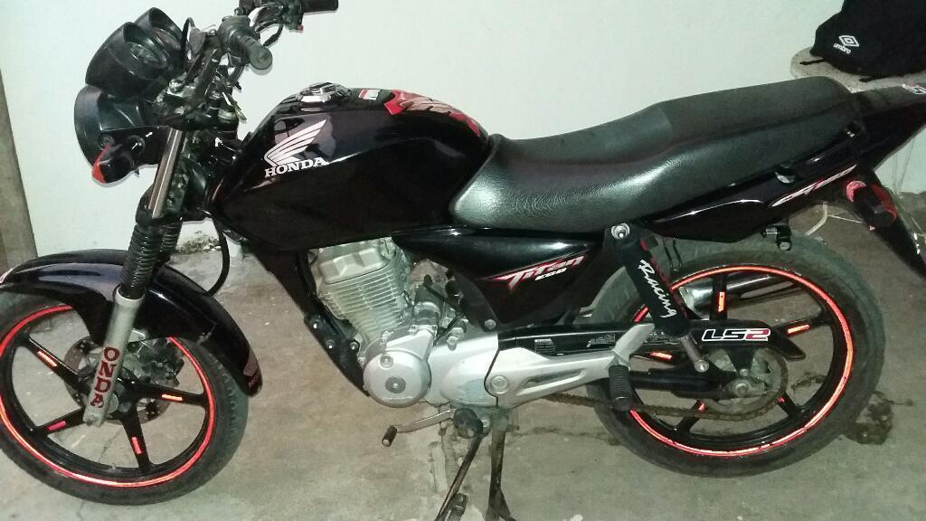 Vendo Titan Impecable