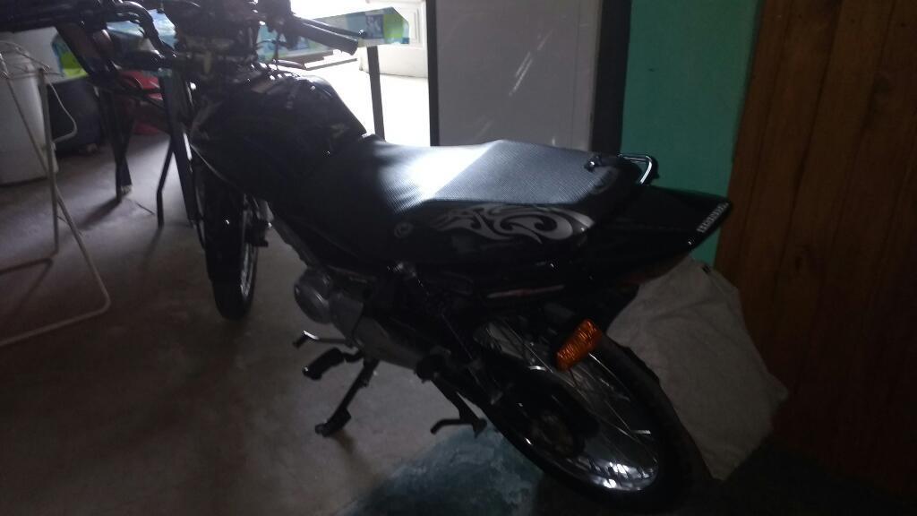 Vendo O Permuto Honda Titan 2013