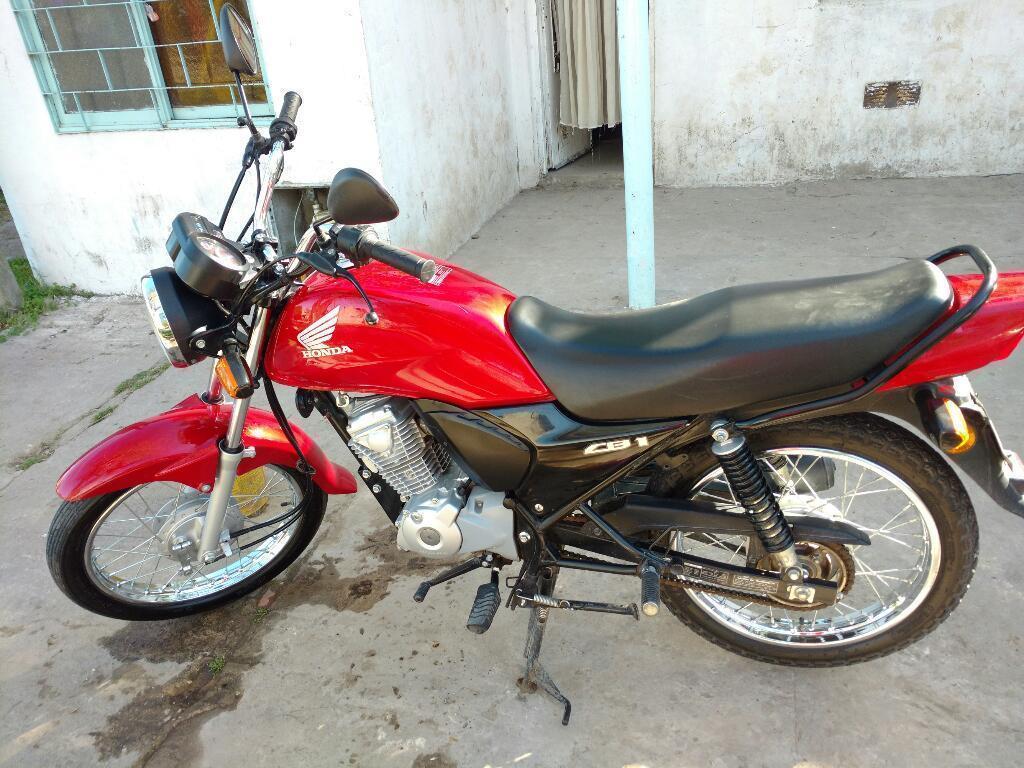 Vendo Honda Cb1. 125 con 6500 Km Es 2014 Como Nueva