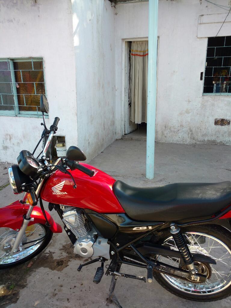 Vendo Honda Cb1. 125 con 6500 Km Es 2014 Como Nueva