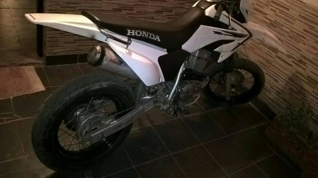 Vendo O Permuto Honda 250