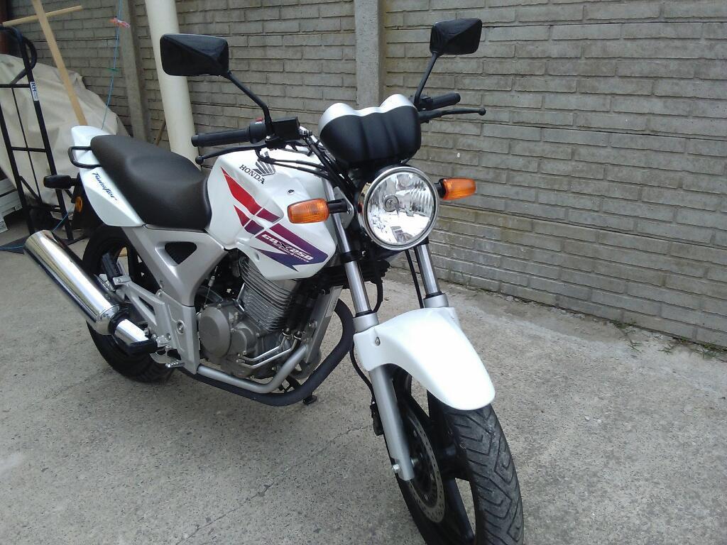 Vendo Twister Impecable con 550km