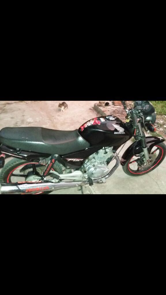 Vendo Titan Impecable