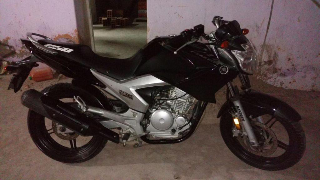 Moto Yamaha Fazer 250 M 2012 recibo menor valor hasta 20 mil