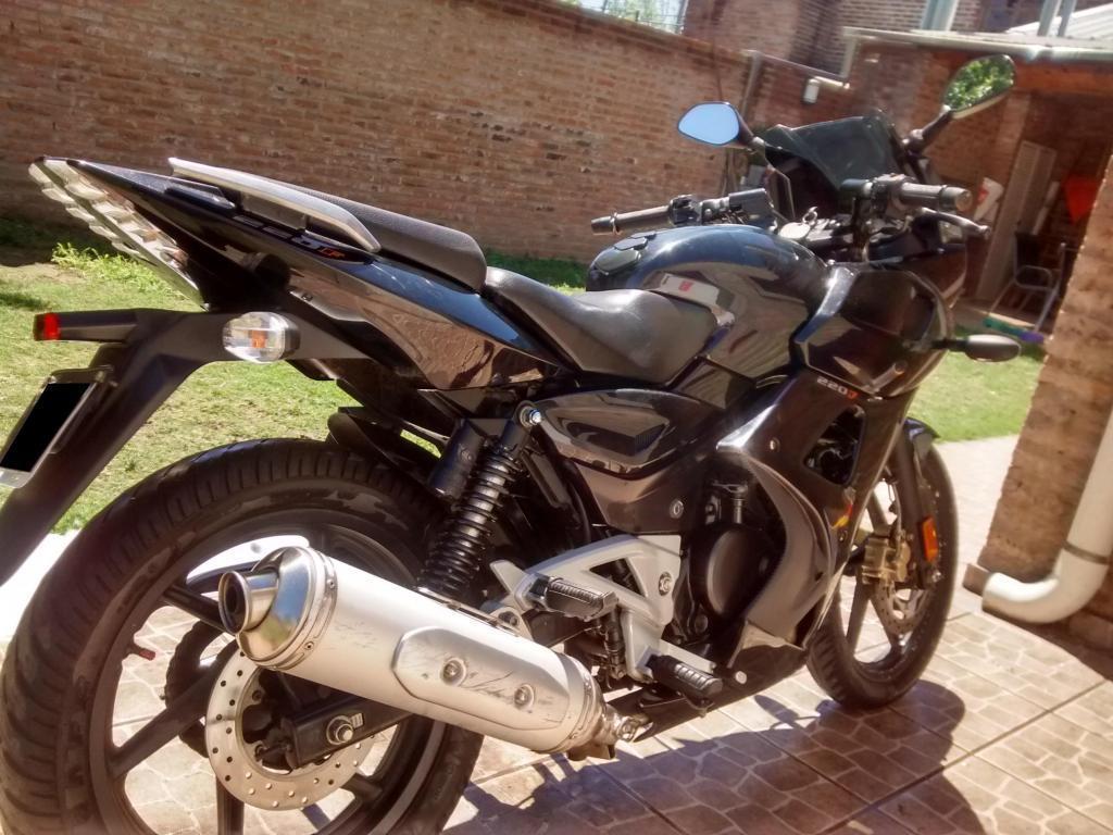 Bajaj Rouser 220F 2011 alarma carenado completo titular al día