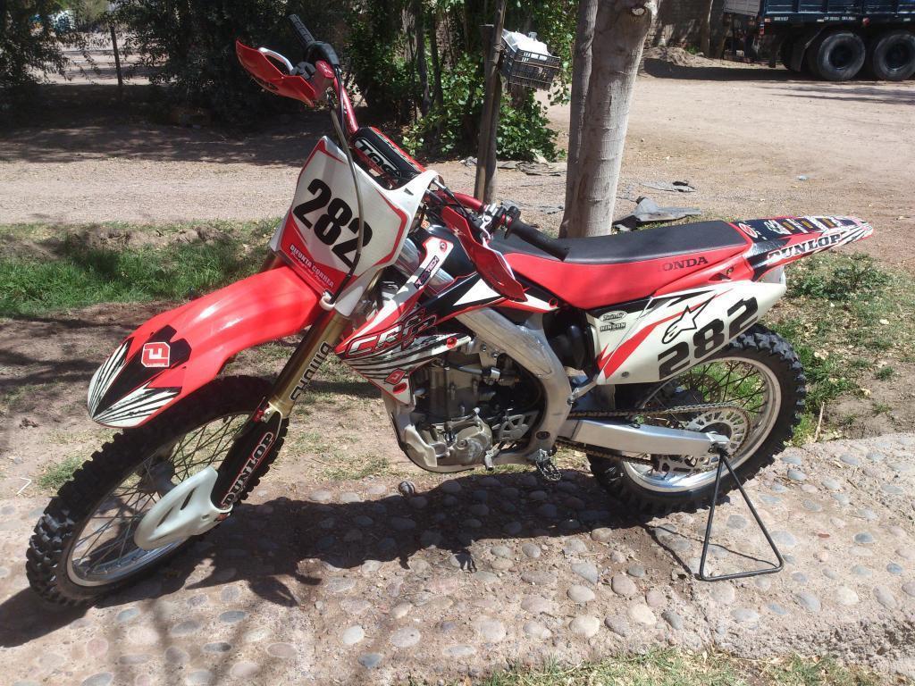 Vendo Moto CRF450 R Impecable