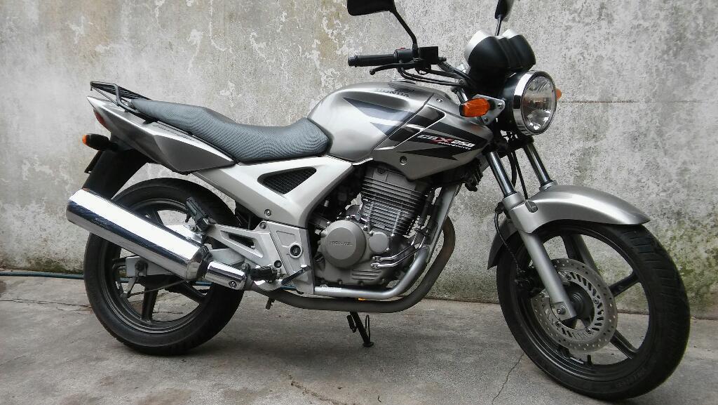 Honda Twister 250 excelente Estado