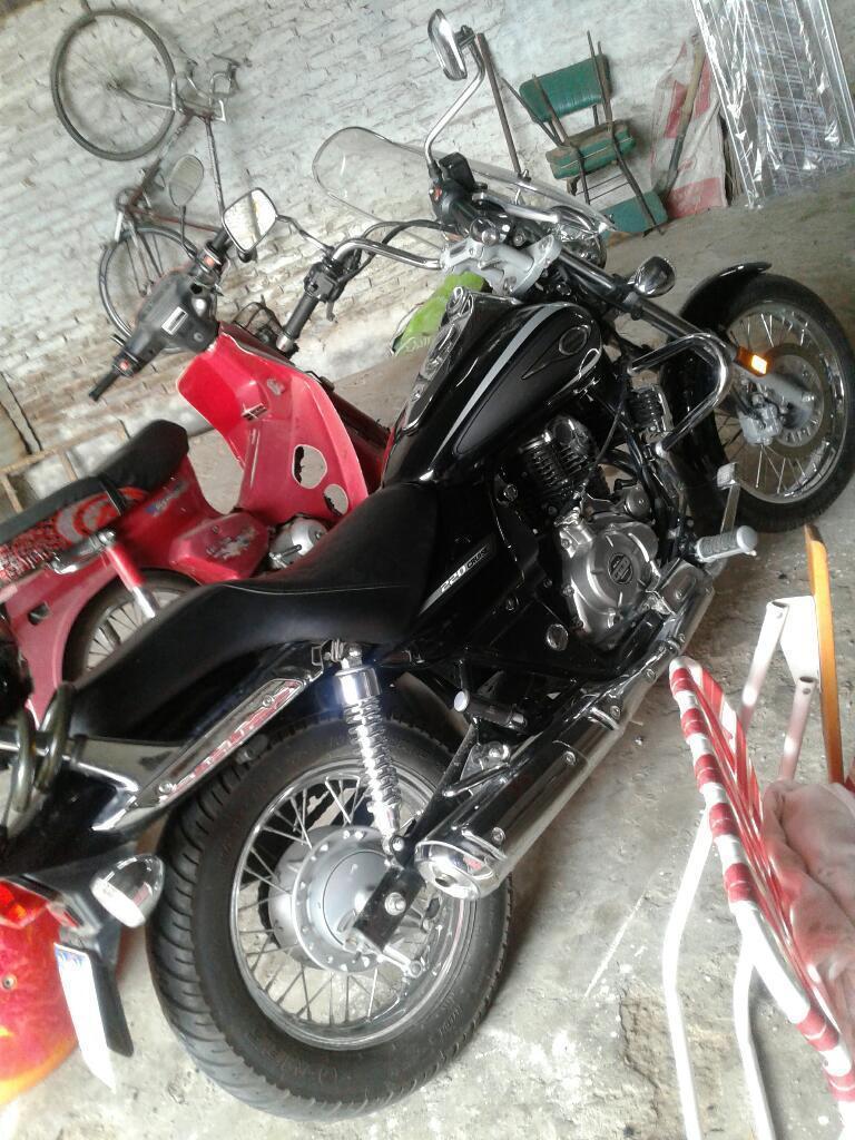 Vendo Avenger 220 con 4000km Reales