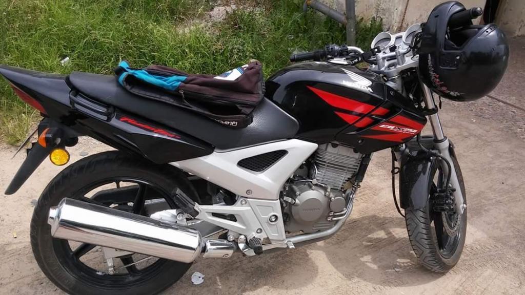 Vendo honda twister 250cc mod 2013