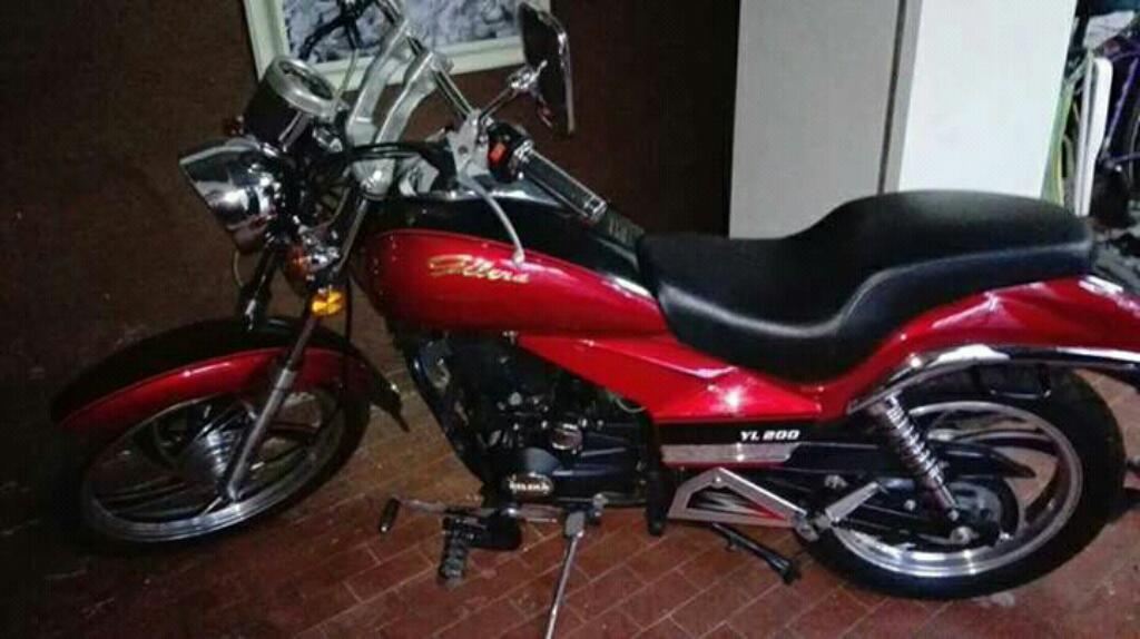 Moto Yl 200 Del 2013 con 4 Mil Kilometro