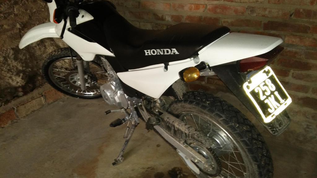 VENDO EXCELENTE MOTO HONDA XR 125 L MOD 2013