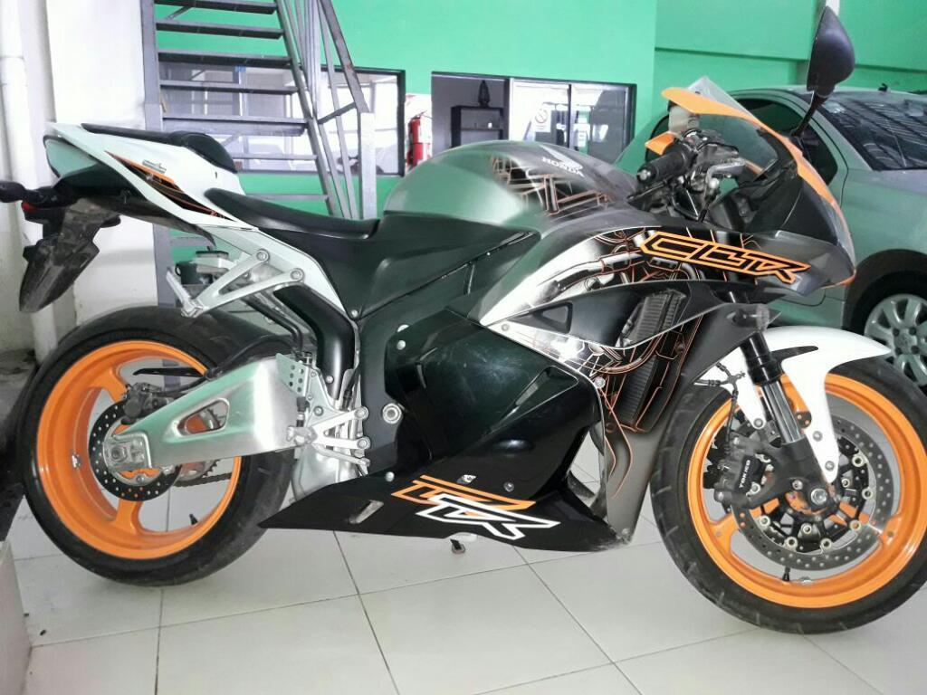 Bendo Cbr 600 Rr Modelo 2011 Impecable